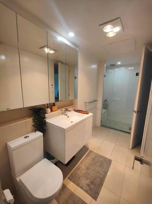 Lakeside Apartment, Walking Distance To Foreshore Kingston Buitenkant foto